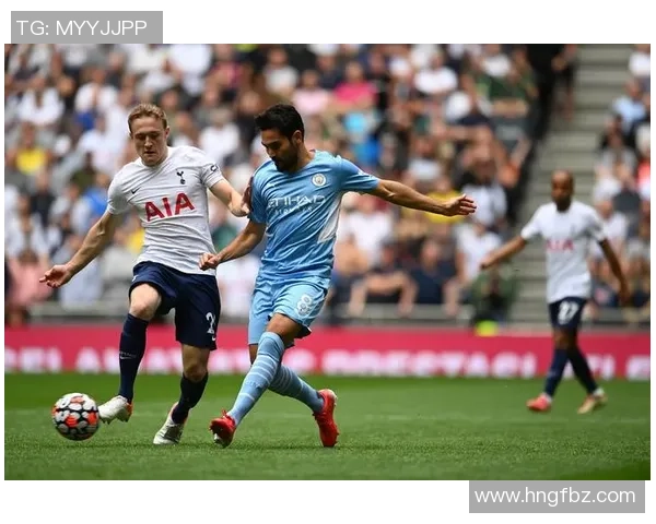 前锋足球转身技巧解析助你在比赛中轻松突破防线提升进攻效率