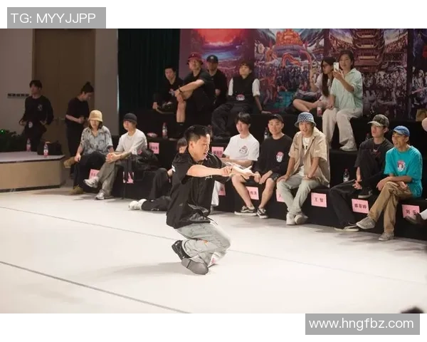 南京街舞队包夹战术解析与街舞文化的深度融合探讨