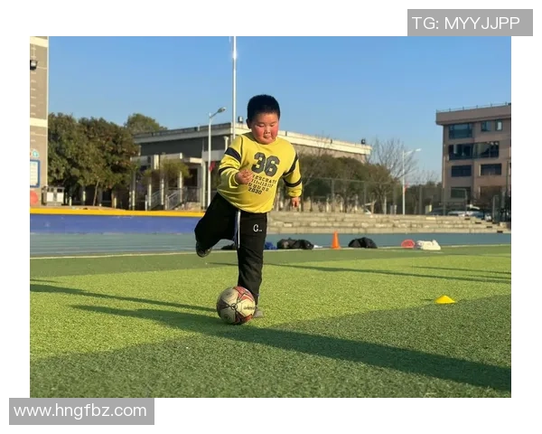 足球那样的激情与团结让我们在生活中也能追逐梦想与希望 足球那样的激情与团结让我们在生活中也能追逐梦想与希望